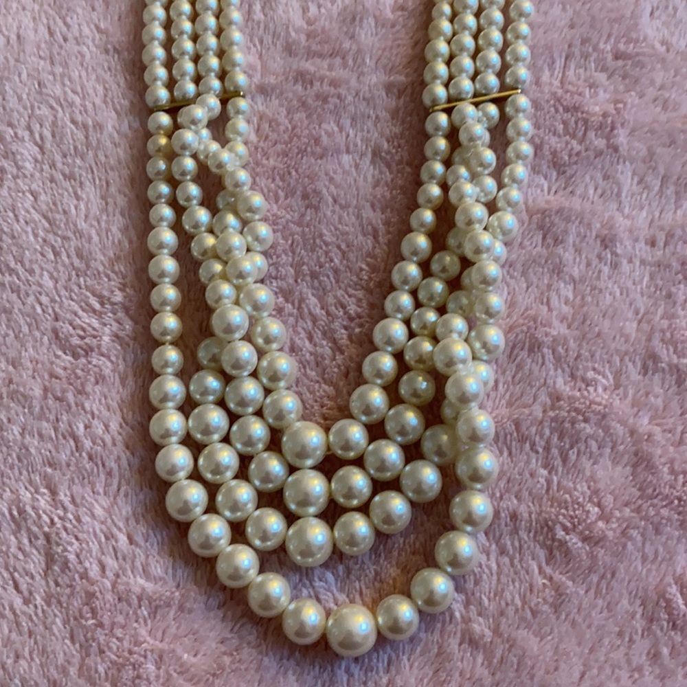 Four strands of faux pearls connected - Picture 3 of 3